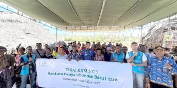 “Tirai Kasih” PLN Hadirkan Terang Baru untuk 3.000 Keluarga Prasejahtera di NTT