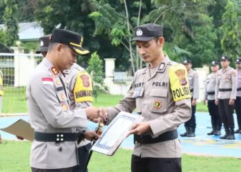 Hery Tena: Polisi, Guru, dan Kakak bagi Anak-anak Desa