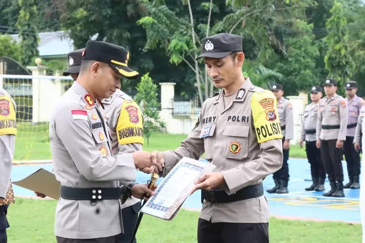 Bripka Heribertus Tena Dianugerahi Penghargaan atas Dedikasi Kemanusiaan dan Pengabdian di Daerah Konflik