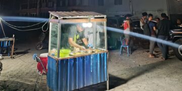 Yuk Makan Sambil Nongkrong di Lapak ‘Nanas Nekat’: Nasi Babi Termurah dan Terenak di Borong