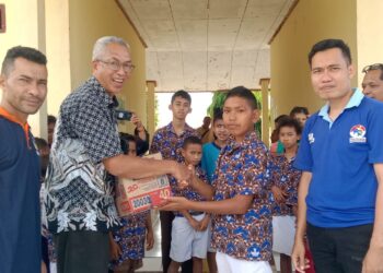 Peringati HUT ke-14, DPD NasDem Manggarai Timur Wujudkan Kepedulian Sosial di SLB Borong